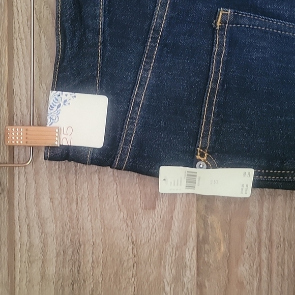NWT Anthropologie Pilcro The Split Straight Dark Wash Jeans Size 25 or 26 - Picture 8 of 11